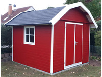 Elementhaus mit Mansardendach, werkseitig rot farbbehandelt, Doppeltür und Fenster
